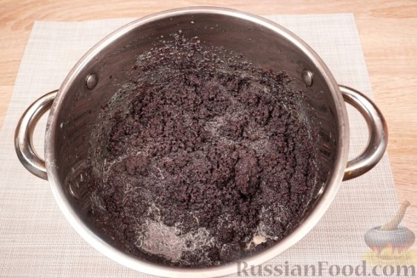Маковый рулет с орехами