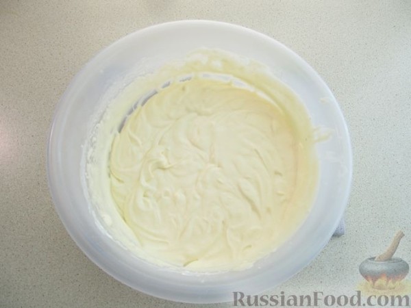 Клубничный торт из печенья (без выпечки)