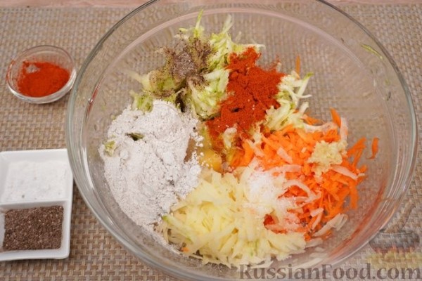 Овощные палочки из кабачков, с овсяной мукой и сыром
