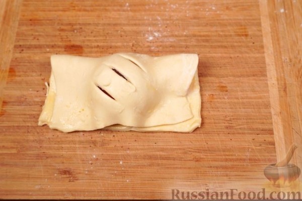 Слойки с персиками и грецкими орехами