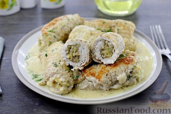 Крученики из свинины с грибами в сметанном соусе