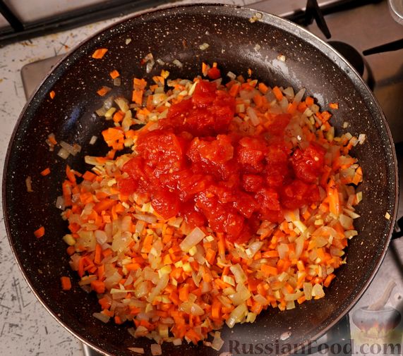 Голубцы из виноградных листьев с кукурузной крупой, грибами и овощами