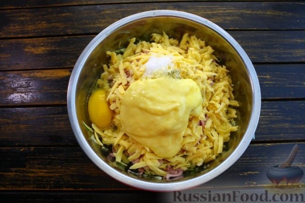 Оладьи из кабачков с сыром и колбасой