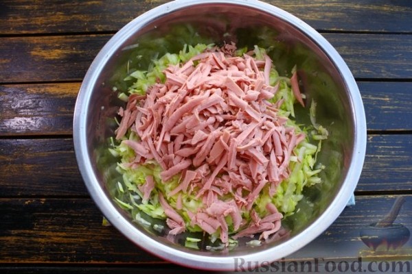 Оладьи из кабачков с сыром и колбасой