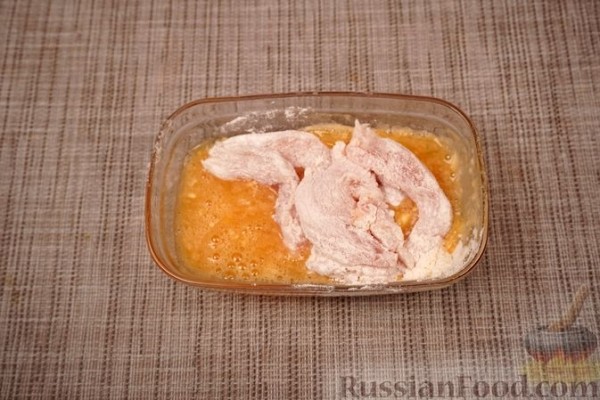 Картофельный салат с овощами и жареным куриным филе