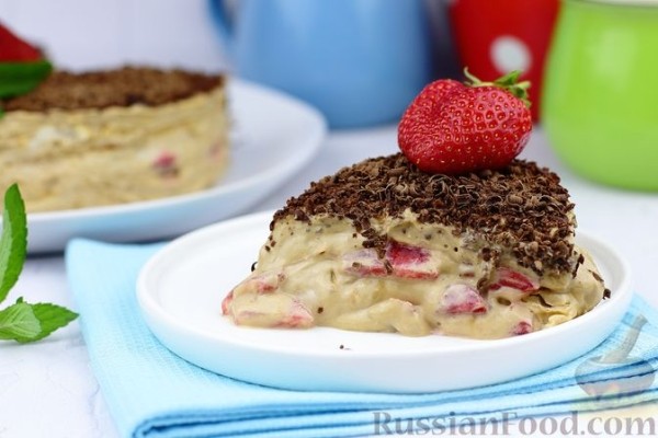 Торт из лаваша с клубникой и кремом из сметаны и сгущёнки (без выпечки)