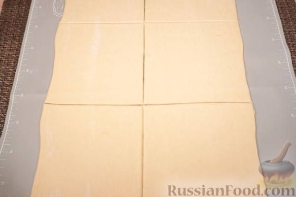 Слойки с персиками и грецкими орехами