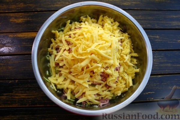 Оладьи из кабачков с сыром и колбасой