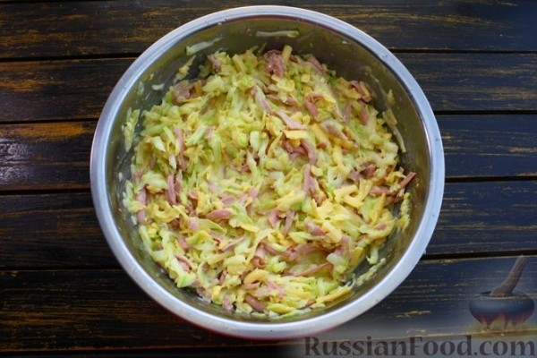Оладьи из кабачков с сыром и колбасой