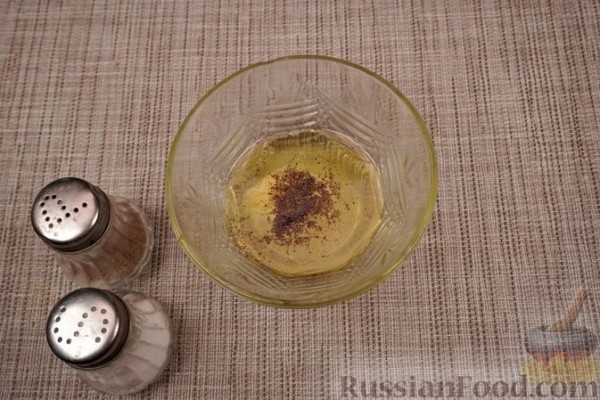 Салат c куриным филе и жареными овощами