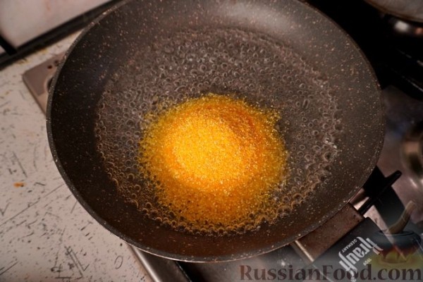 Голубцы из виноградных листьев с кукурузной крупой, грибами и овощами