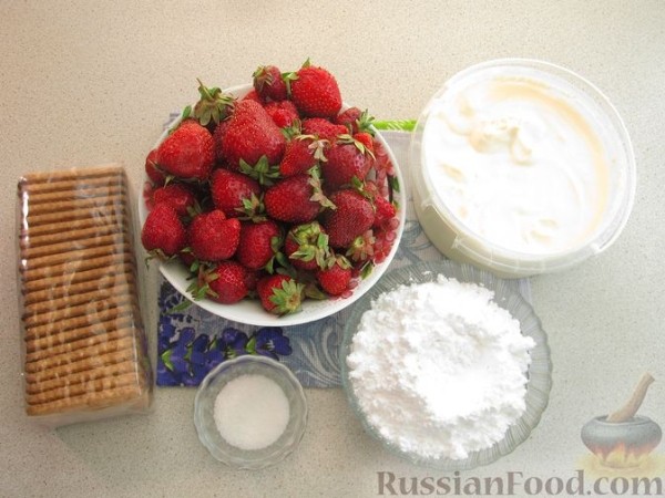 Клубничный торт из печенья (без выпечки)