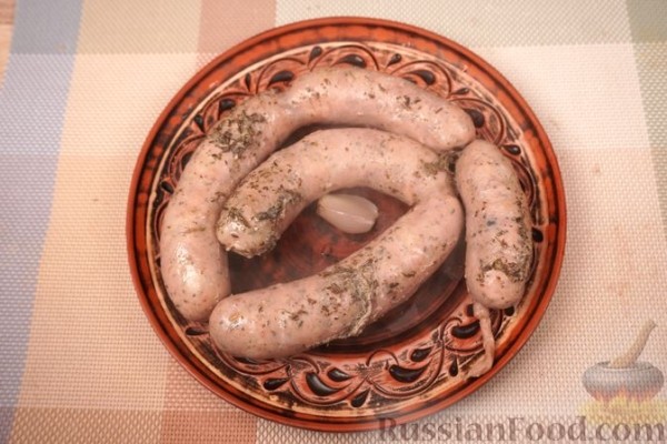 Домашние колбаски (купаты) в пиве, с шалотом и чесноком