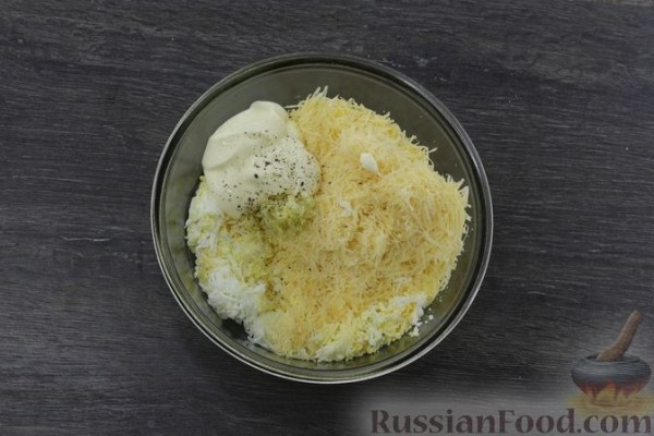 Рулетики из кабачков с сыром и яйцами