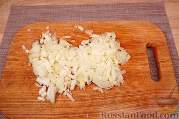 Голубцы из виноградных листьев с кукурузной крупой, грибами и овощами