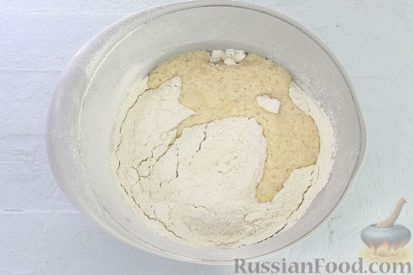 Дрожжевой пирог с ягодами и штрейзелем