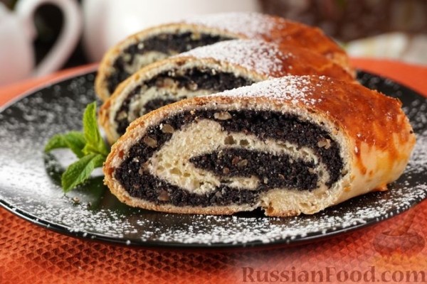 Маковый рулет с орехами