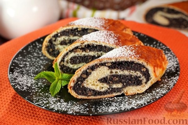 Маковый рулет с орехами