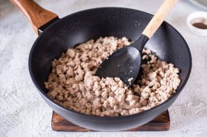 Картошка с фаршем в горшочках