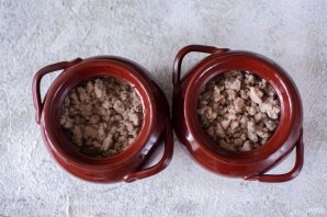 Картошка с фаршем в горшочках