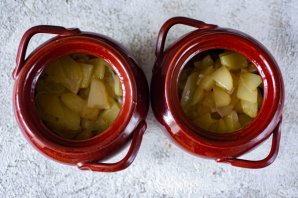 Картошка с фаршем в горшочках