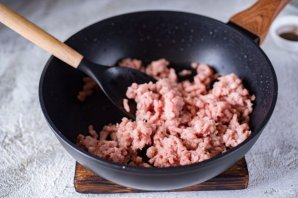 Картошка с фаршем в горшочках