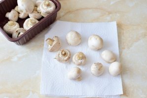 Курица в духовке с шампиньонами
