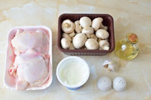 Курица в духовке с шампиньонами