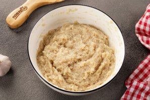Куриные котлеты с хлебом
