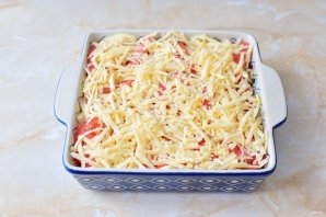 Мясо с грибами и помидорами