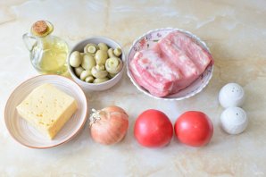 Мясо с грибами и помидорами