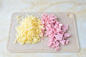 Оладьи с сыром и колбасой