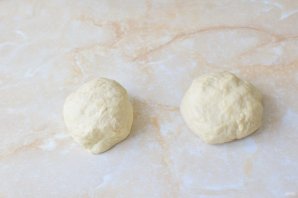 Пицца с копченой колбасой