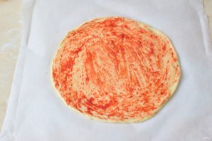 Пицца с копченой колбасой