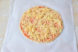 Пицца с копченой колбасой