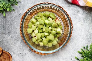 Пирог с клубникой, ревенем и посыпкой