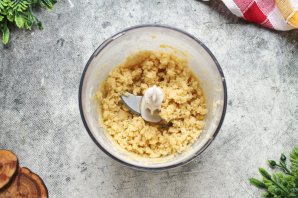 Пирог с клубникой, ревенем и посыпкой