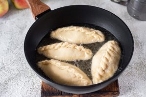Пирожки с яблоками жареные