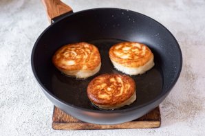 Пышные дрожжевые оладьи