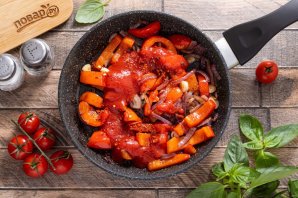 Рататуй с картошкой на сковороде