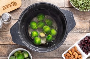 Салат из брюссельской капусты с кейлом