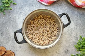 Салат из киноа с кальмарами