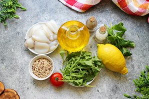 Салат из киноа с кальмарами