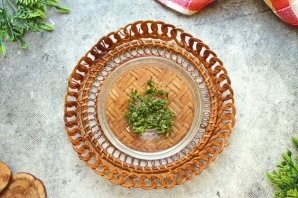 Салат из киноа с кальмарами
