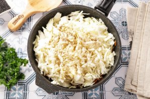 Шарлотка с капустой