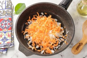 Суп со шпинатом и яйцом