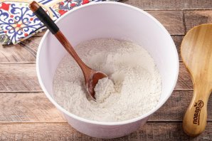 Торт из песочной крошки со сметанным кремом
