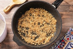 Торт из песочной крошки со сметанным кремом