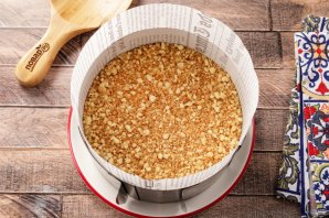Торт из песочной крошки со сметанным кремом