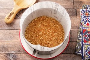 Торт из песочной крошки со сметанным кремом